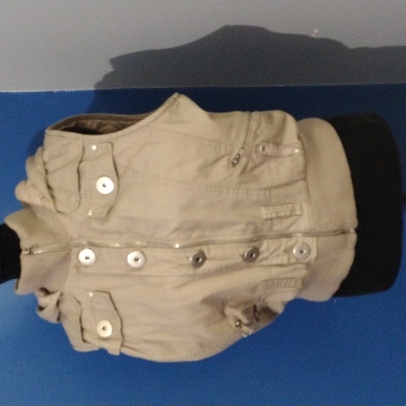 Vest - Picture 4 of 12